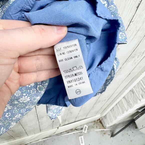 J. Marie Dress Women Size XS Blue Tiered Embroidered Midi Flutter Sleeve Pockets - Picture 4 of 6